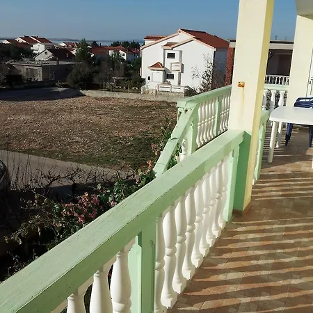 Filma Apartment Nin